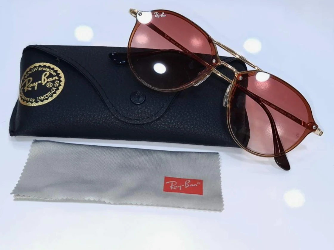 Lunettes Ray-Ban présentées avec leur étui, vue 9