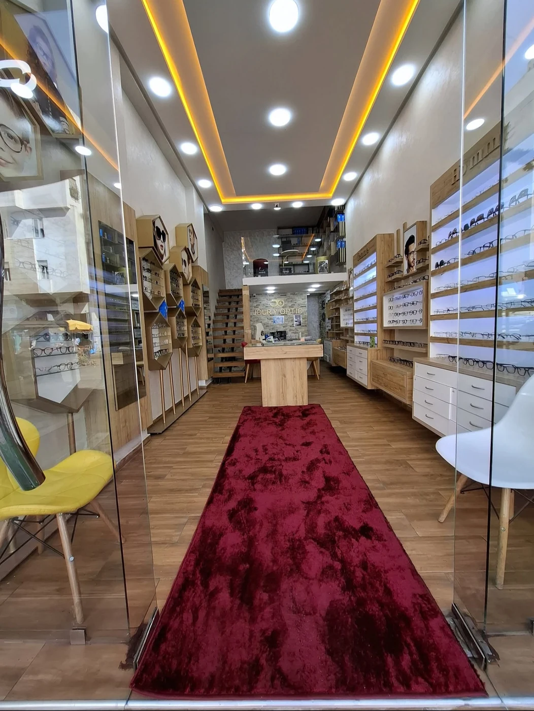 Intérieur réel de la boutique Joury Optic